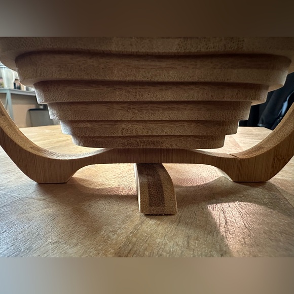 New in Box. Collapsible fruit bowl. No fruit included - Picture 7 of 14